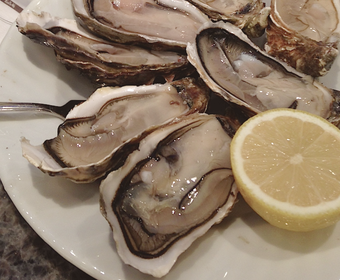 Oysters with lemon